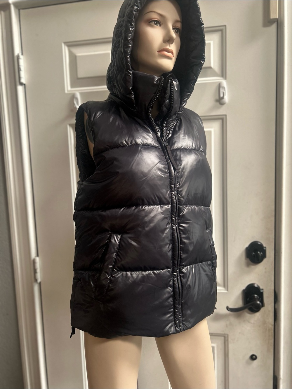 GAP Women's Black Glossy Puffer removable Hooded Vest w/ Quilted design Sz S